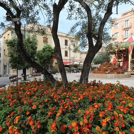 Lejlighed Spacious & Luxurious - Fully Renovated & Equipped 2br - Historical Centre