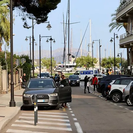 Spacious & Luxurious - Fully Renovated & Equipped 2br - Historical Centre Lejlighed Olbia