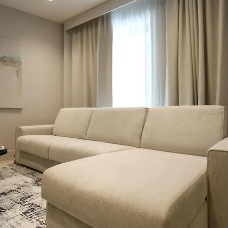 Spacious & Luxurious - Fully Renovated & Equipped 2br - Historical Centre Lejlighed Olbia