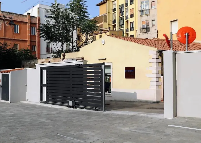 Spacious & Luxurious - Fully Renovated & Equipped 2br - Historical Centre *