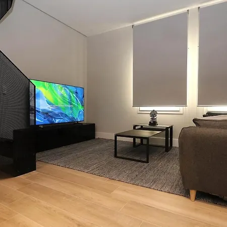 New - Spacious & Luxurious - Fully Renovated & Equipped 2br - Historical Centre Apartment