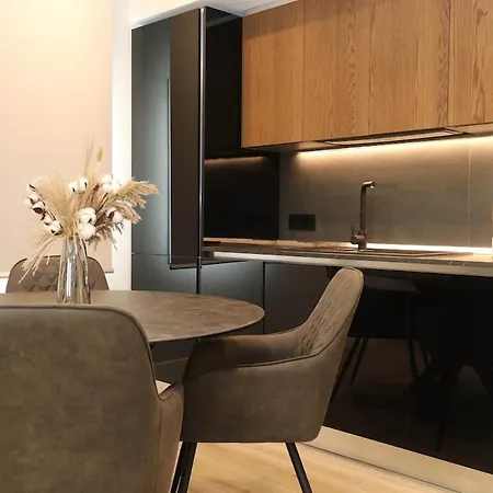 New - Spacious & Luxurious - Fully Renovated & Equipped 2br - Historical Centre Apartment