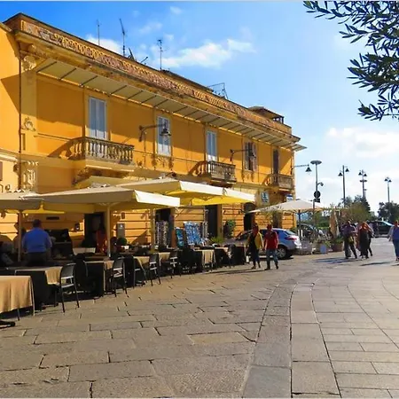 Apartment New - Spacious & Luxurious - Fully Renovated & Equipped 2br - Historical Centre *