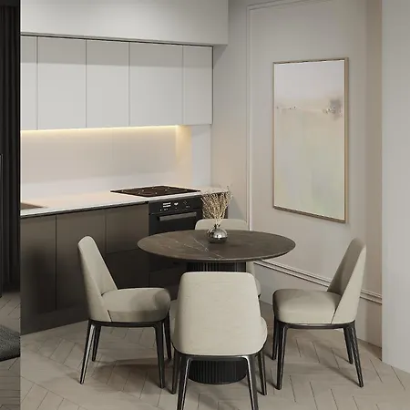 New - Spacious & Luxurious - Fully Renovated & Equipped 2br - Historical Centre Apartment