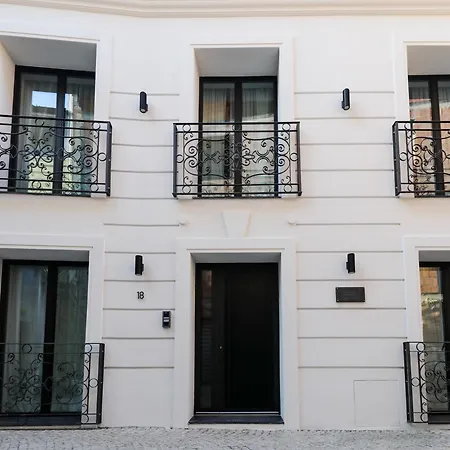 Apartman Spacious & Luxurious - Fully Renovated & Equipped 2br - Historical Centre