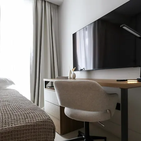 Apartman Spacious & Luxurious - Fully Renovated & Equipped 2br - Historical Centre *