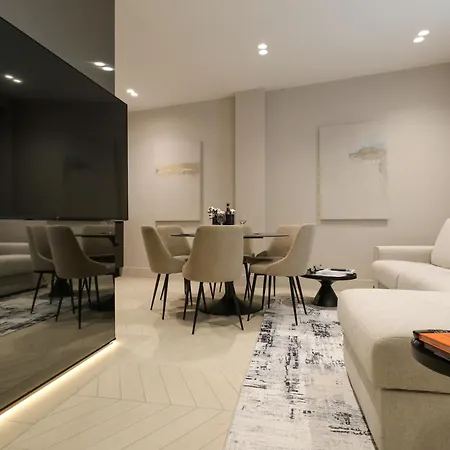 Spacious & Luxurious - Fully Renovated & Equipped 2br - Historical Centre Apartman *