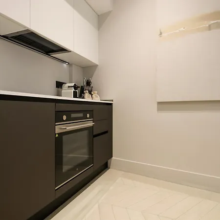 Apartman Spacious & Luxurious - Fully Renovated & Equipped 2br - Historical Centre