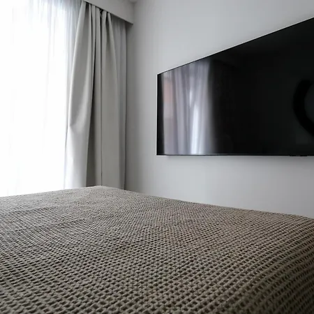 Spacious & Luxurious - Fully Renovated & Equipped 2br - Historical Centre Apartman Olbia