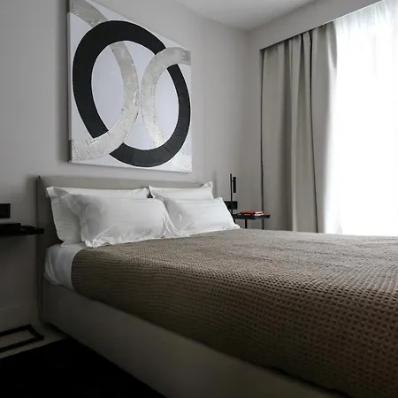 Spacious & Luxurious - Fully Renovated & Equipped 2br - Historical Centre *