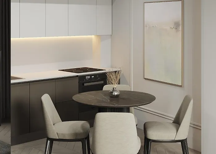 Spacious & Luxurious - Fully Renovated & Equipped 2br - Historical Centre Apartment