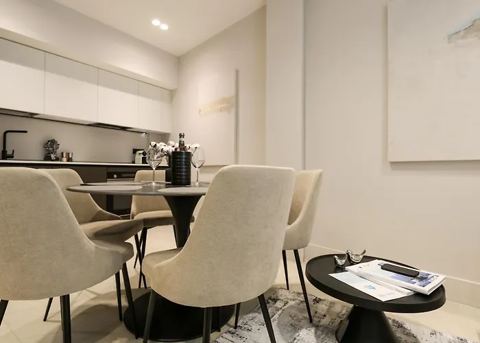 Apartment Spacious & Luxurious - Fully Renovated & Equipped 2br - Historical Centre *