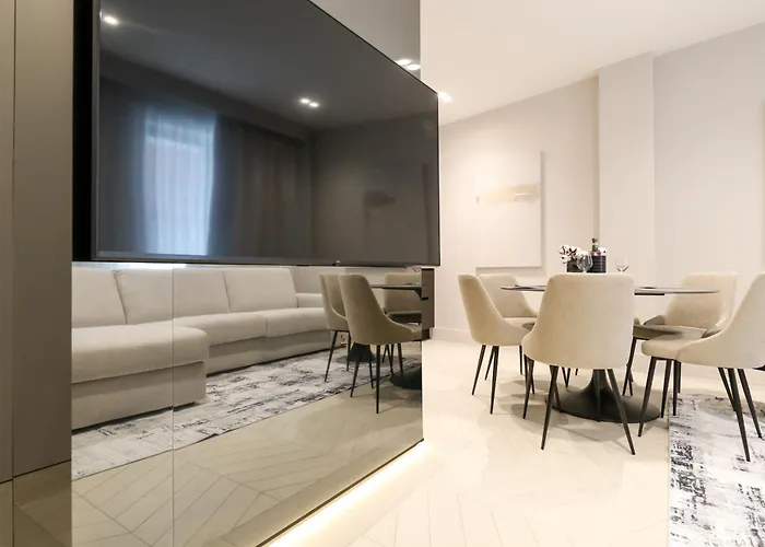 Apartment Spacious & Luxurious - Fully Renovated & Equipped 2br - Historical Centre