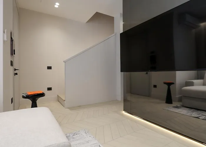 Apartment Spacious & Luxurious - Fully Renovated & Equipped 2br - Historical Centre