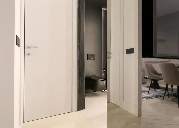 Apartment Spacious & Luxurious - Fully Renovated & Equipped 2br - Historical Centre *