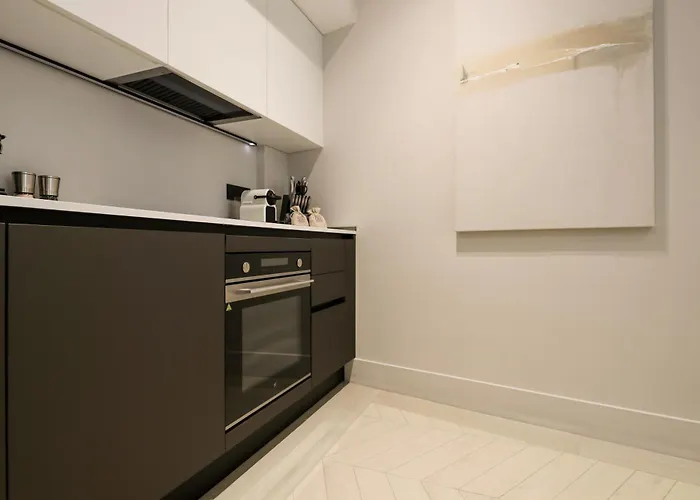 Apartment Spacious & Luxurious - Fully Renovated & Equipped 2br - Historical Centre